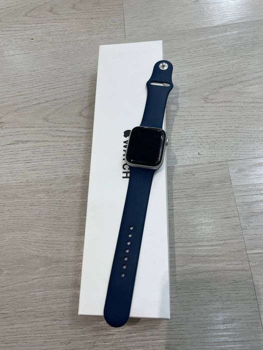 Apple watch se white