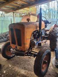 Vand tractor in stare buna fiat 513R