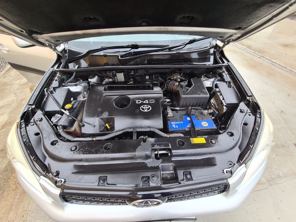 Dezmembrez Toyota Rav 4 2.2 D4D 136 cp 2007