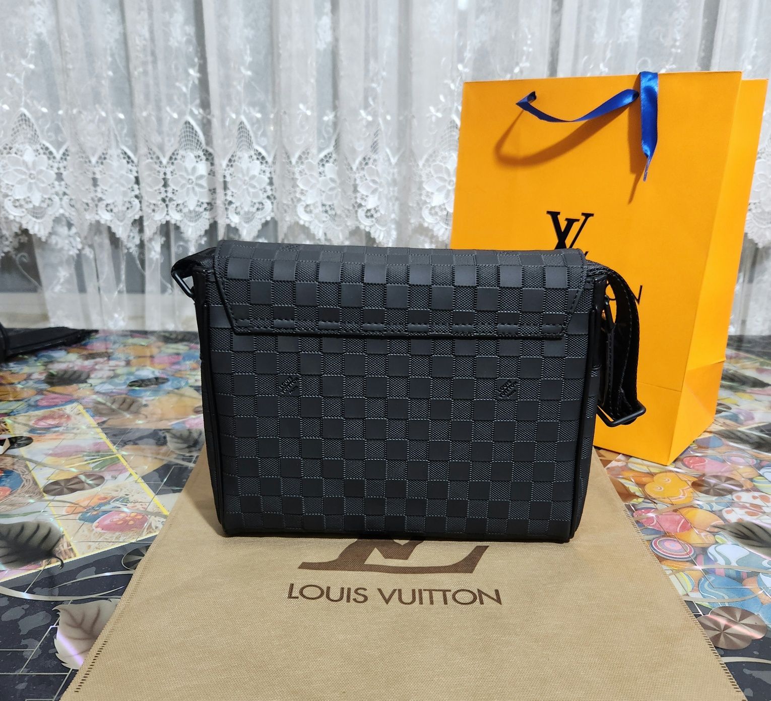 Мъжка чанта louis vuitton