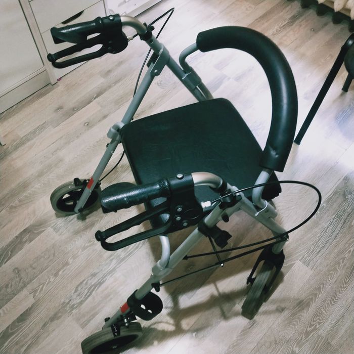 Инвалидное кресло