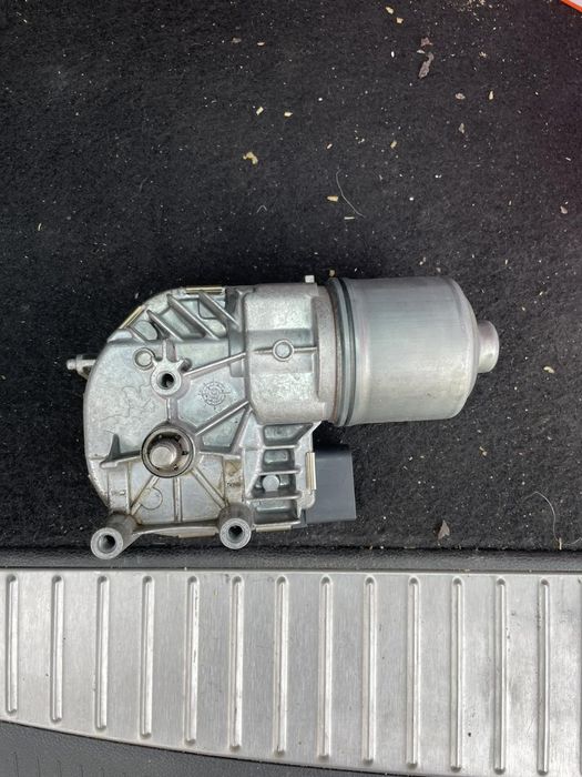 Машинка за чистачки Golf plus 2005