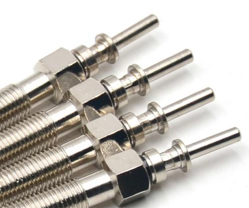 Scoatem bujii rupte in chiulasă