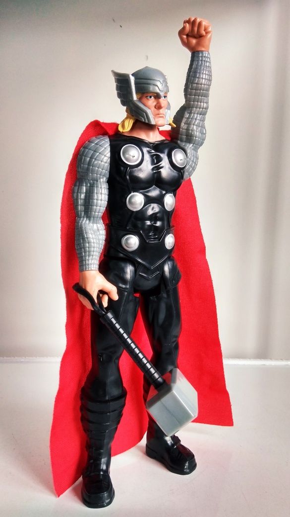 Marvel Avengers, Героичният Тор , екшън фигура 2013 г. , марка Hasbro.