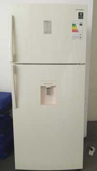 Холодильник "SAMSUNG" с диспенсером для воды