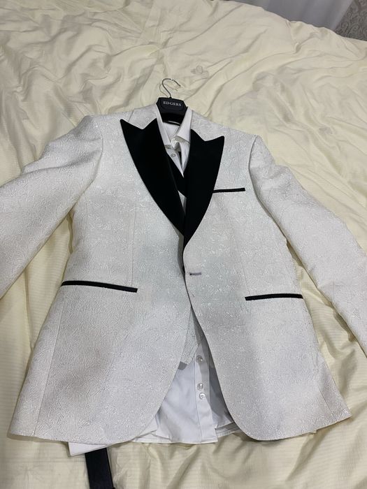 Качественный нарядный костюм Edgers — надевал только один раз