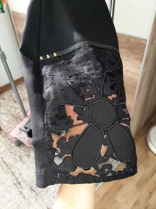 Къса черна рокля