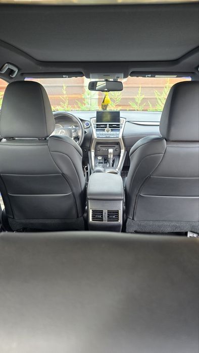 Продавам Лексус NX 300h