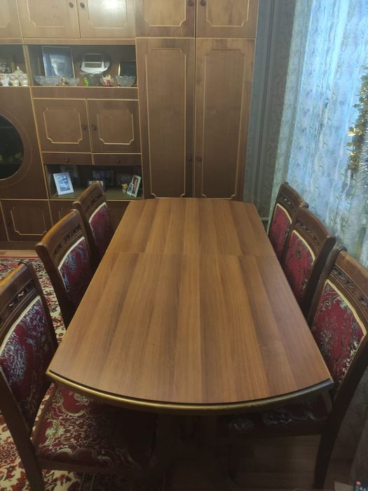 Продам стол и 6 стульев