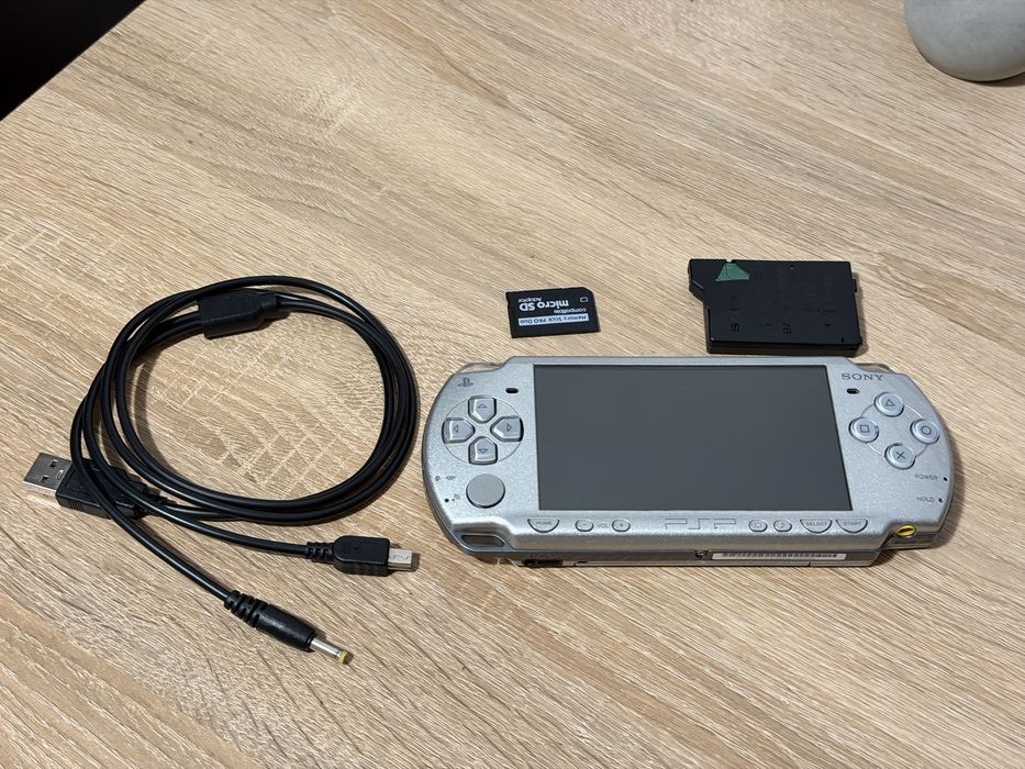 Sony PSP 2004 Silver Consola Portabila Modata cu Jocuri