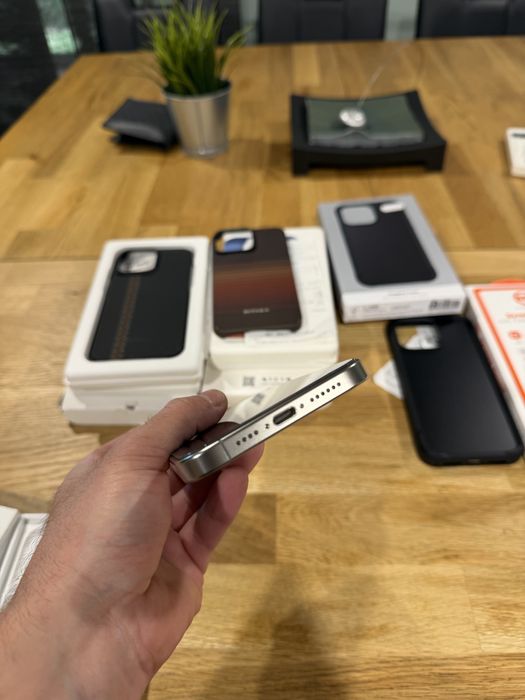 iPhone 15 Pro Max 256GB Natural Titanium + кейсове
