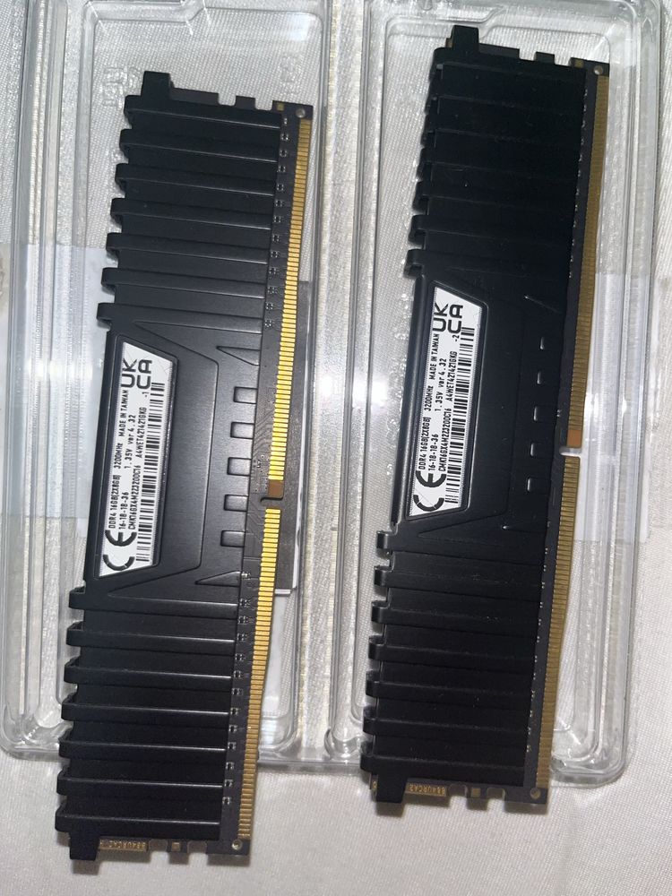 Рам памет Corsair Vengeance LPX 2x8GB