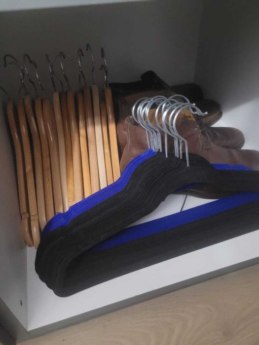 180 закачалки за дрехи