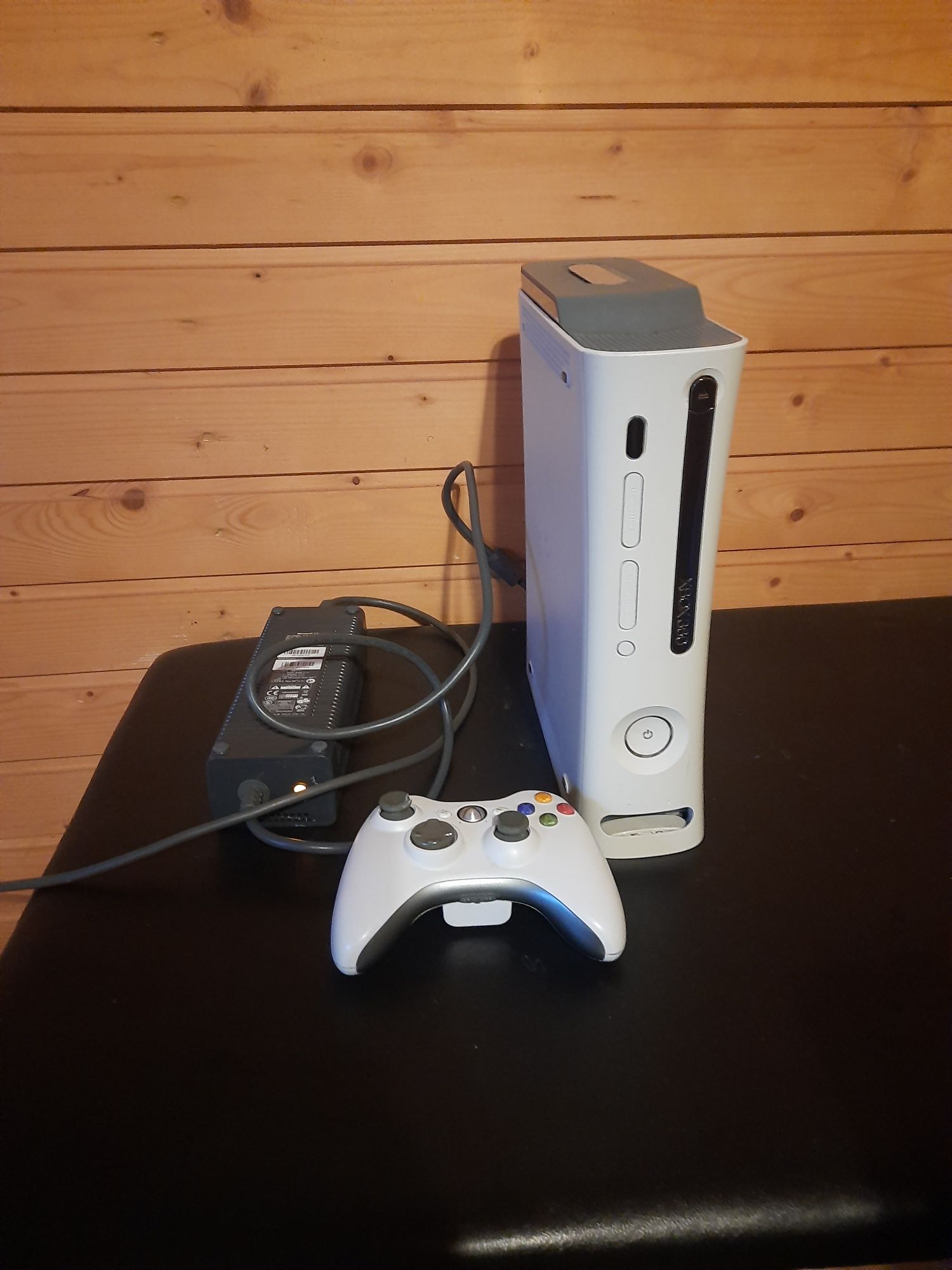 Xbox 360 Modat RGH cu HDD de 120 GB ,20 jocuri GTA 5, FIFA 19