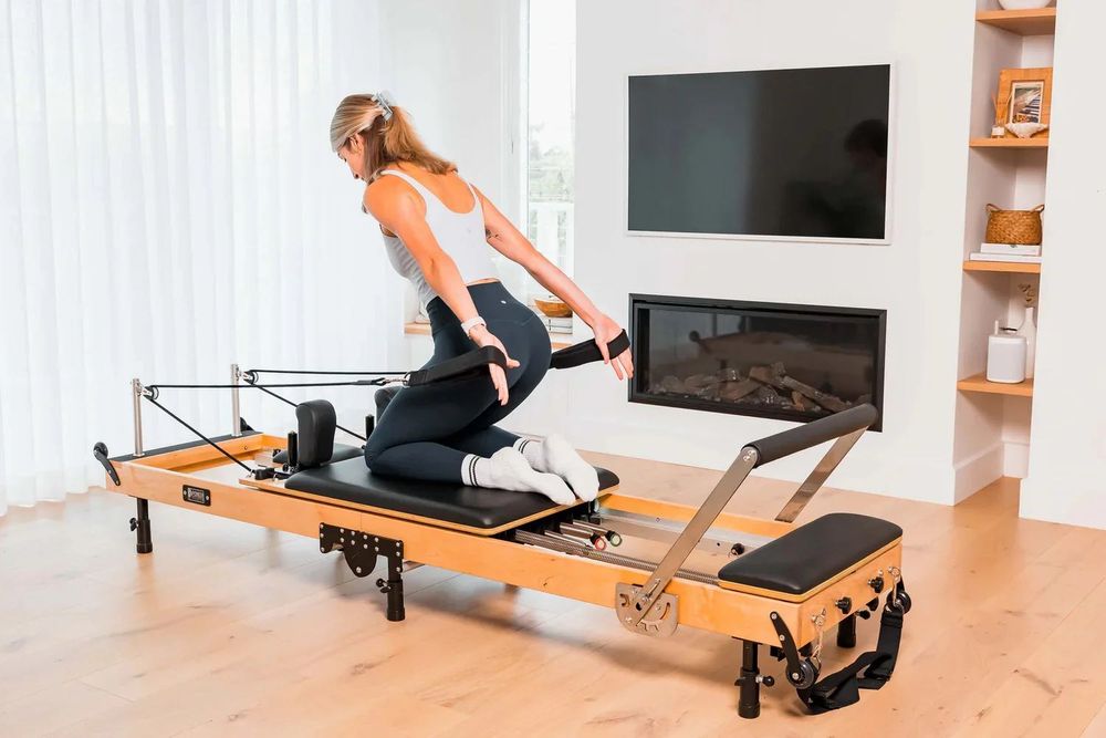 Alma Pilates cauta antrenor Reformer Pilates sau Pilates Mat