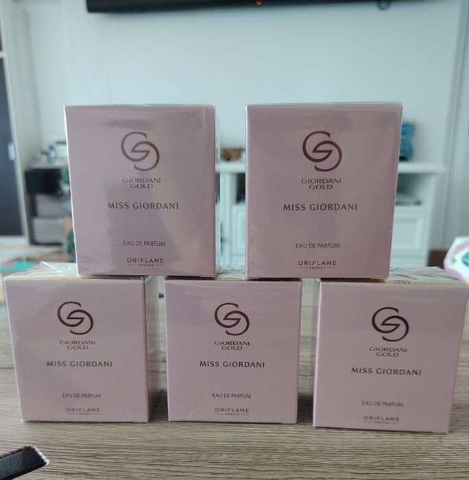 Parfumuri noi, sigilate – transport gratuit!