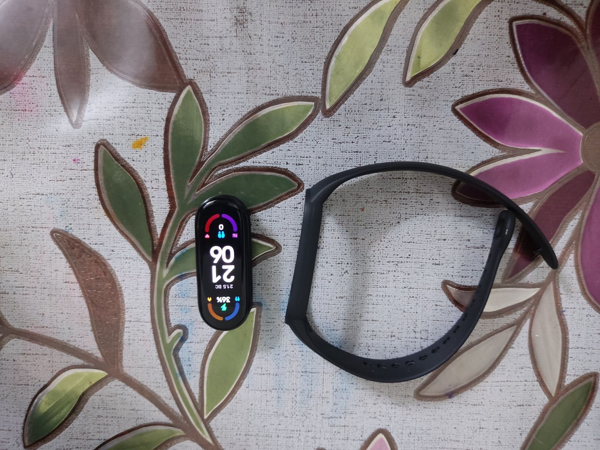 Продам фитнес браслет xiaomi mi band 6