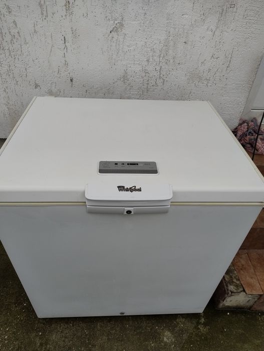 Vând ladă frigorifică Whirlpool