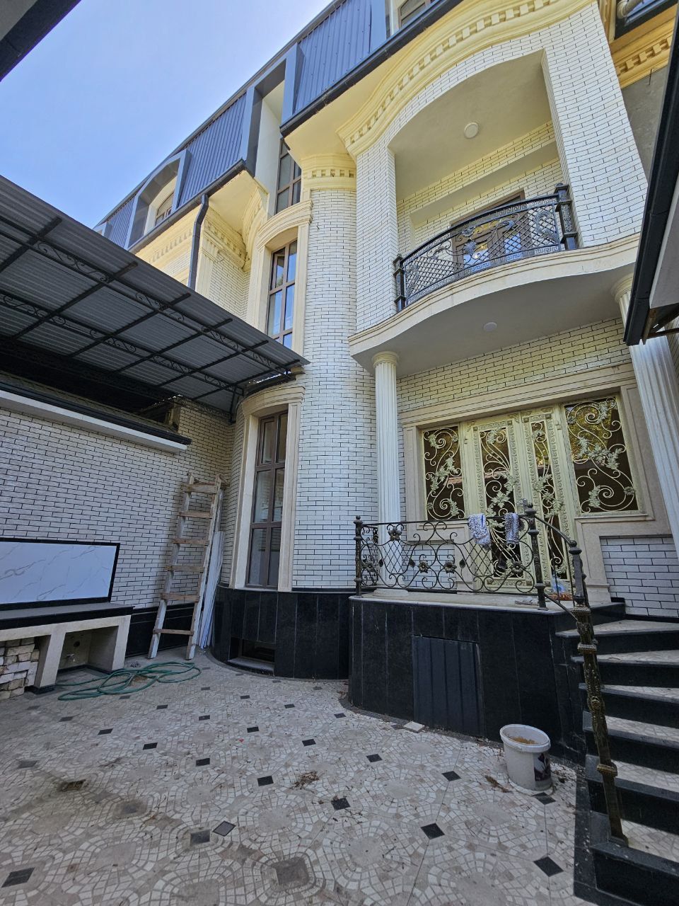 Бий ИНХА, Военный госпиталь, Коттедж 3 уровня. 400м²