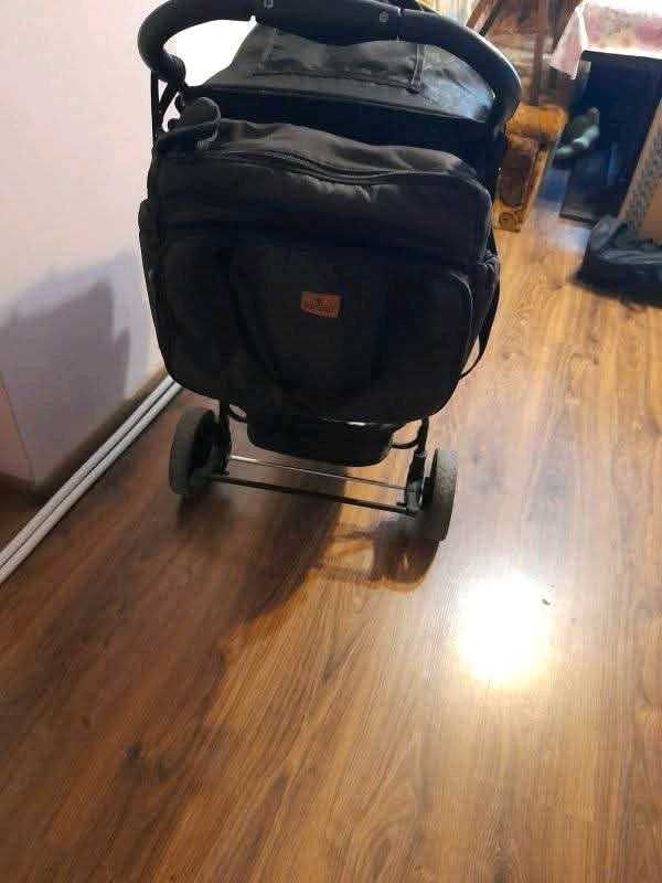 Продавам детска количка
