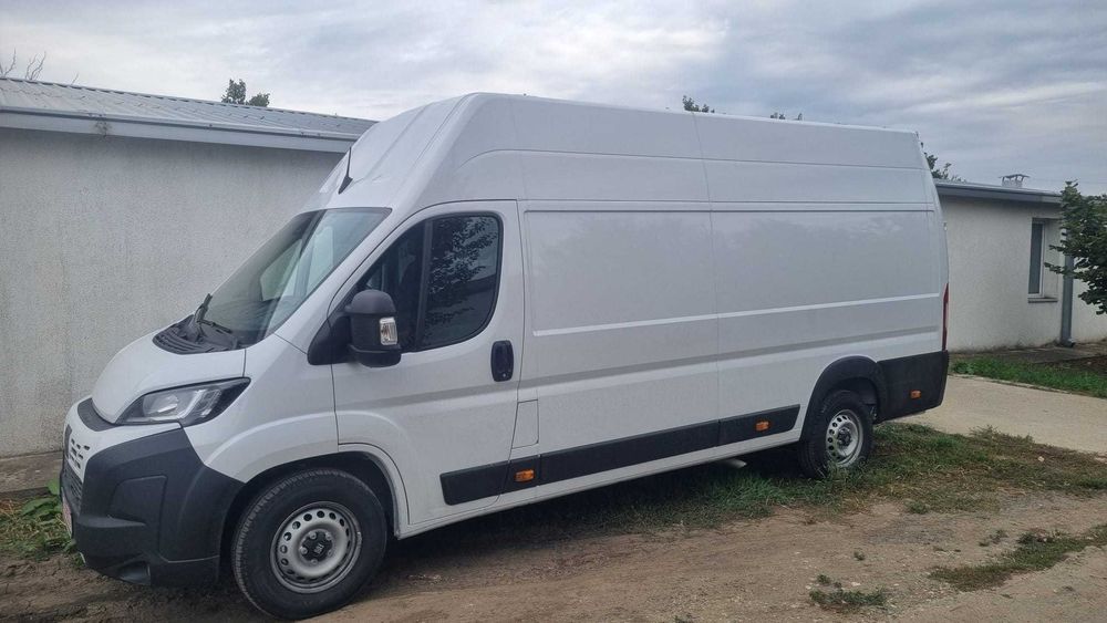 Inchiriez microbuz marfa nou, in Arad, reducere pentru mai multe zile