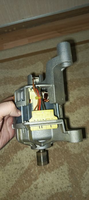 Продам рабочий мотор от стиральная машинка ARISTON Hotpoint инверторны