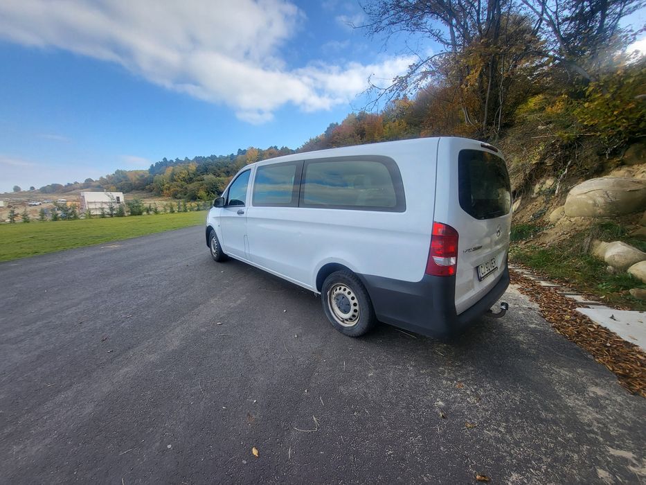Inchiriez  microbuz/ van, minibus 8+ 1 Mercedes Vito