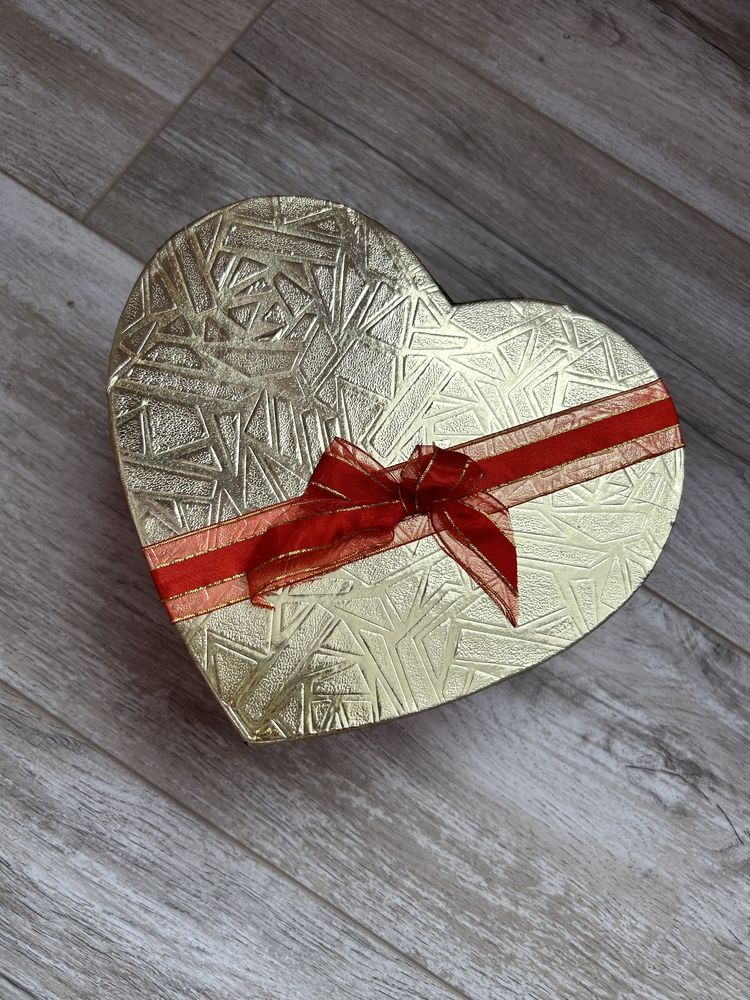 Мъжки парфюм + подарък кутия под формата на сърце