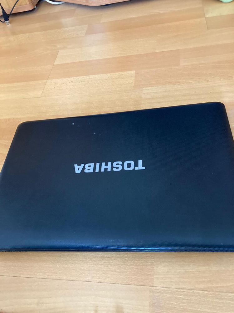 Vand sau schimb laptop