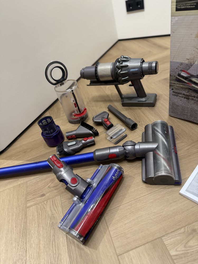 Продам пылесос Dyson v11 absolute