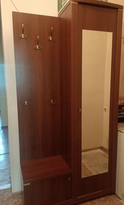 Продам Прихожую.