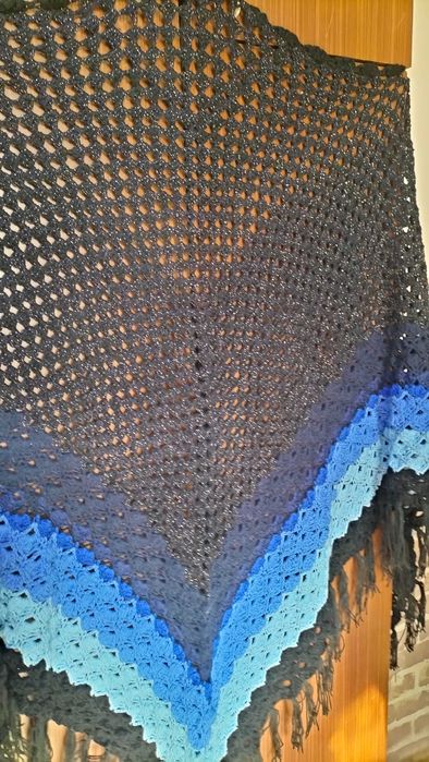 Продам шаль новая большая.