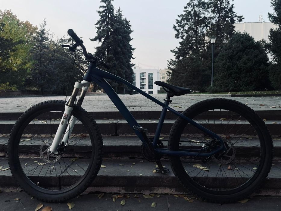 Прод дерт байк trinx t700 26 колеса вилка rock shox dart 2 110мм