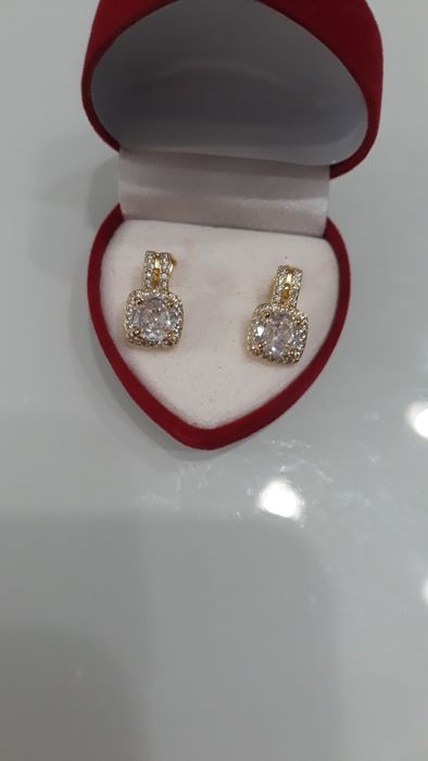 Дамски обеци с циркони