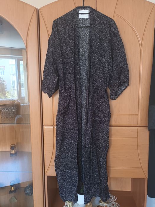 Vând roba de piscina sau de noapte, este superba,noua