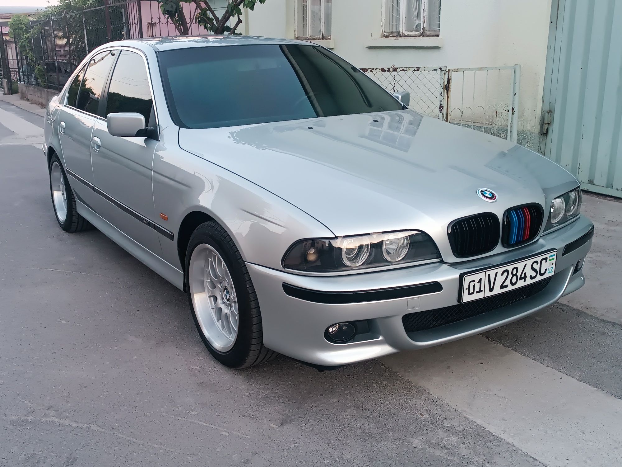 Bmw 520i sotiladi srochna