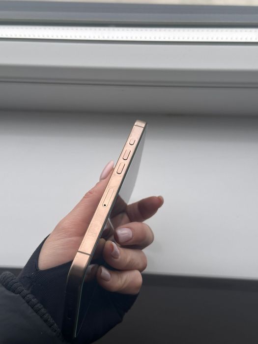 Iphone 16 pro Desert Titanium