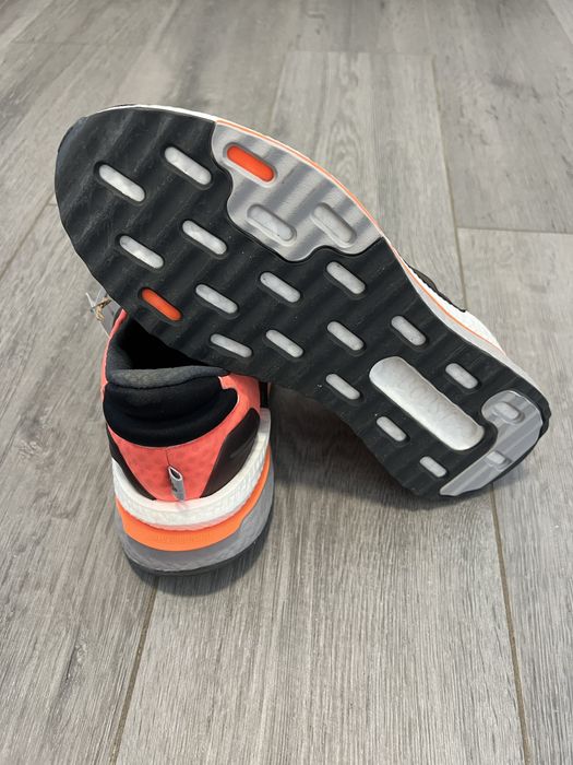 Vând adidasi Sportswear