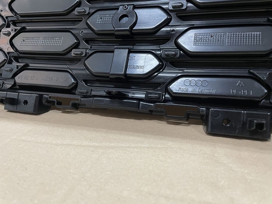 Grila centrala Audi E-TRON Facelift S-line - noua, originala