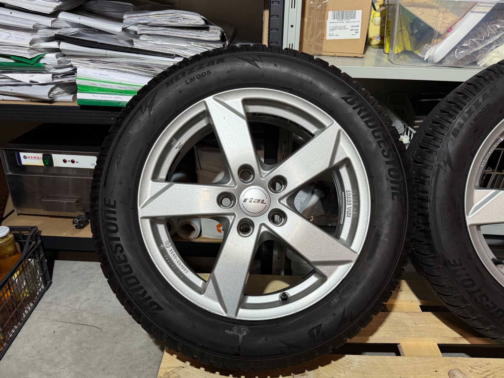 4 anvelope iarnă Bridgestone Blizzak LM005 cu jante RIAL – 225/55 R17