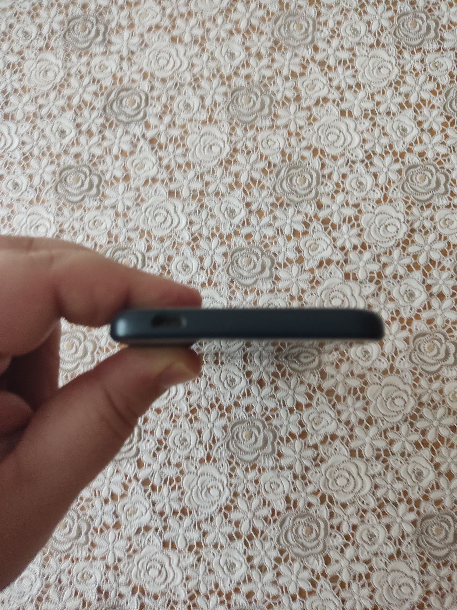 Продавам смартфон за части - HTC Desire 530.