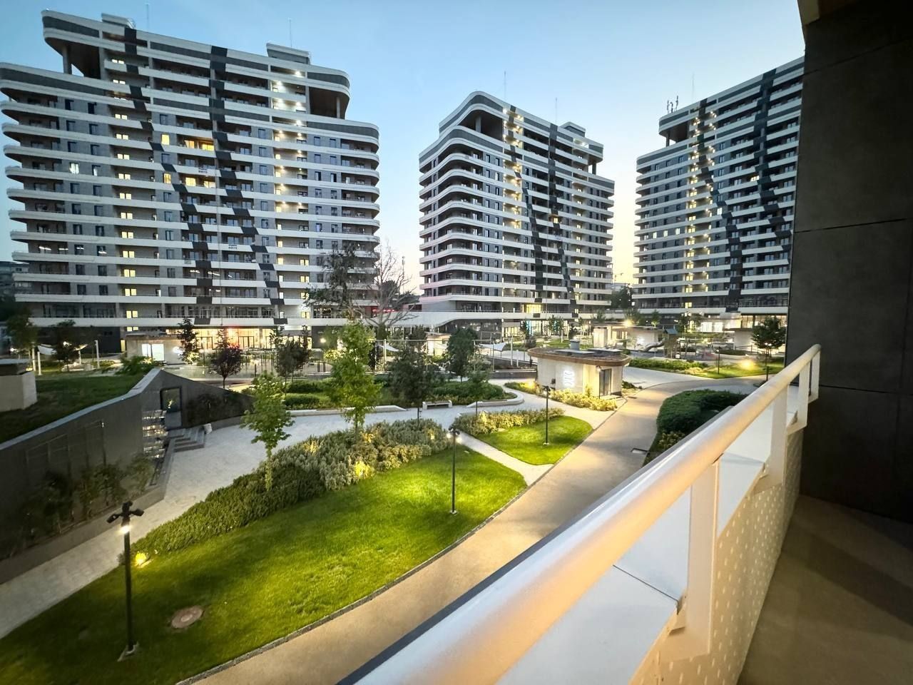 Сдается 3х ком квартира, ЖК Инфинити, ор-р: ул. С.Азимова, 126 м²
