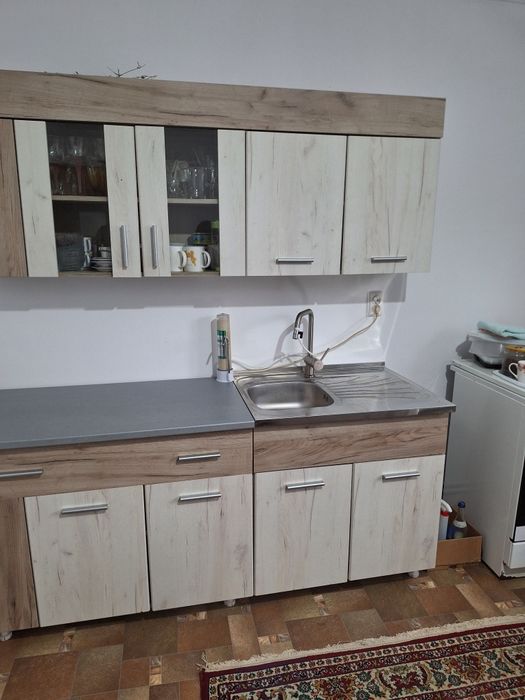Mobilă bucătărie cu chiuvetă și baterie