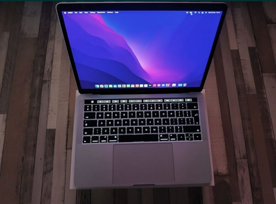 Apple MacBook Pro Retina Touchbar