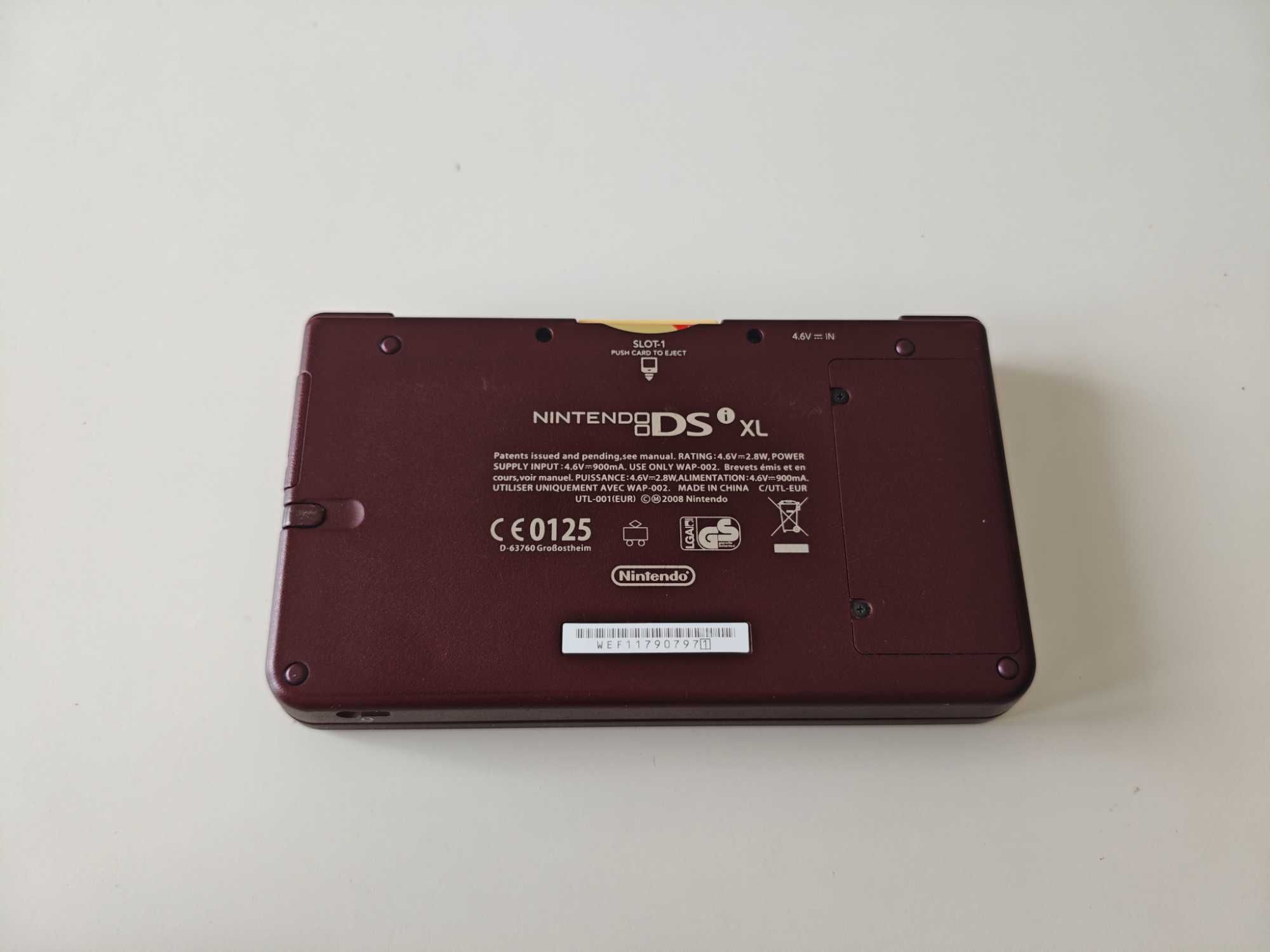 Продавам Nintendo DSi XL с качени много игри