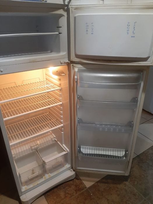 Холoдильник Indesit .  Гарантия . Доставка.