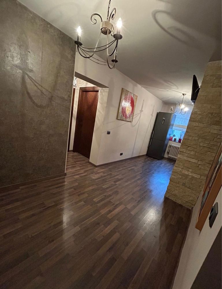 Vanzare apartament 3 camere