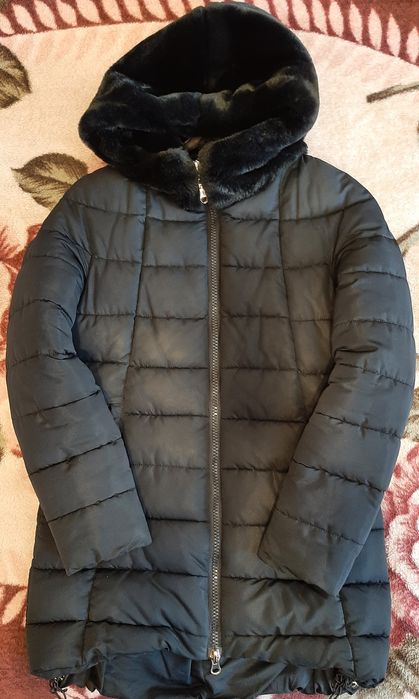 Продам женскую зимнюю куртку р. М