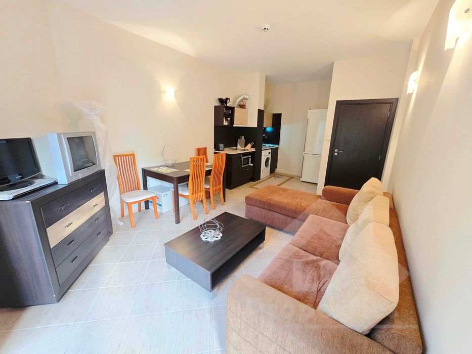 Двустаен апартамент в затворен комплекс в Златни пясъци