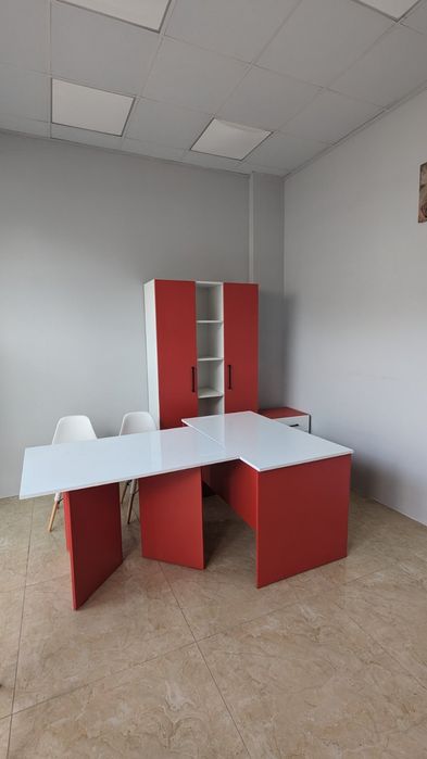 Офис обзавеждане ново